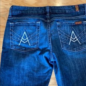 A pocket 7 jeans.
